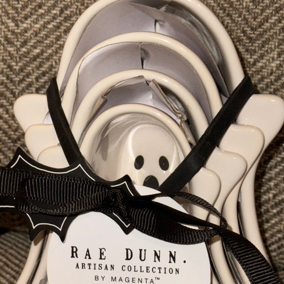 NWT Rae Dunn Halloween/Ghost Set of 4 Kitchen Ceramic Measuring Cups - Picture 5 of 10
